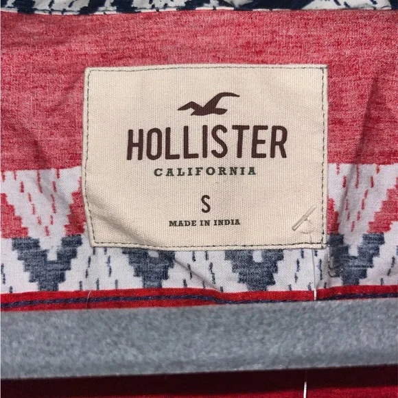 Hollister Men's Red and Navy Geometric Shirt - Picture 2 of 3